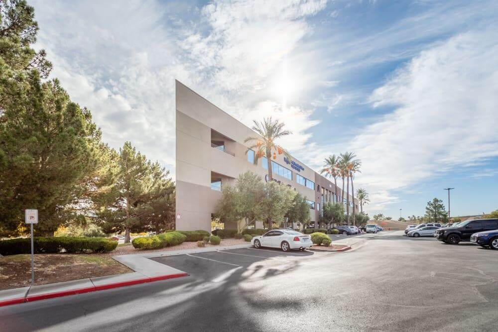 NV, Las Vegas - Rainbow office space - View 3 in Las Vegas - internet, office_cleaning, breakout_areas