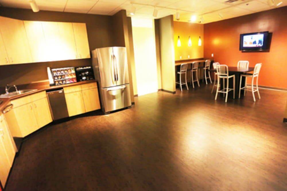 TN, Memphis - Colonnade office space - View 4 in Memphis - internet, office_cleaning, breakout_areas