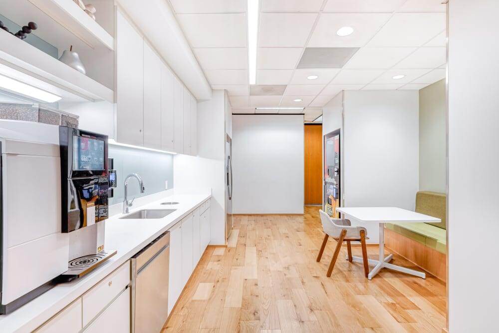 TX, Houston - Park Ten Place office space - View 2 in Houston - internet, office_cleaning, breakout_areas