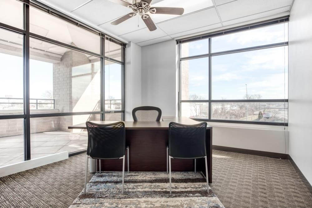 MO, Columbia - Columbia Center on Stadium office space - View 4 in Columbia - internet, office_cleaning, breakout_areas