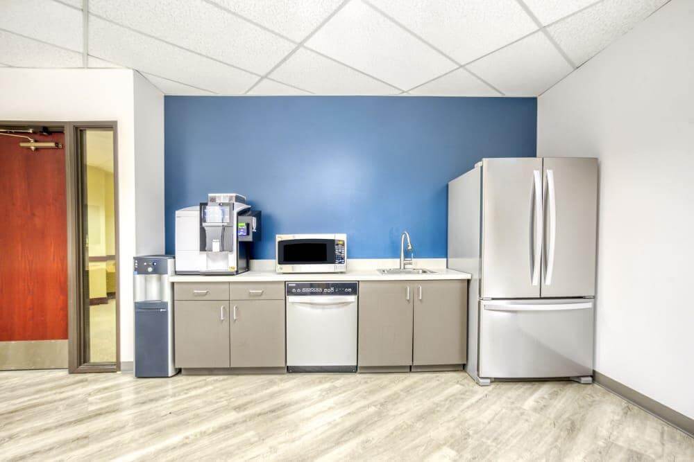 OR, Clackamas - Three Town Center - Photo 5 OR, Clackamas - Three Town Center office space - View 5 in Clackamas County - internet, office_cleaning, breakout_areas