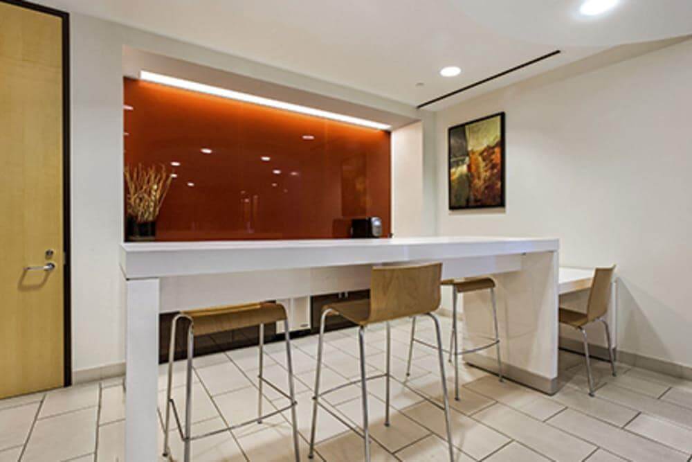 Glendale Plaza office space - View 6 in Glendale - internet, office_cleaning, breakout_areas