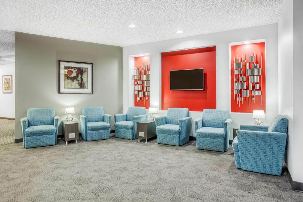 CA, Oxnard - Topa Financial Plaza office space - View 2 in Oxnard - internet, office_cleaning, breakout_areas