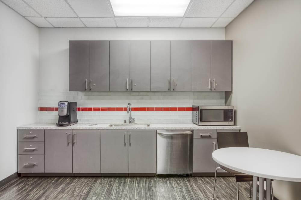 CA, Oxnard - Topa Financial Plaza office space - View 3 in Oxnard - internet, office_cleaning, breakout_areas