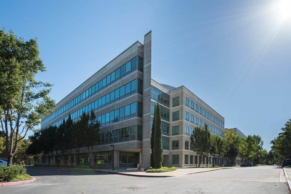 CA, Pleasanton - Corporate Commons - Photo 4 CA, Pleasanton - Corporate Commons office space - View 4 in Pleasanton - internet, office_cleaning, breakout_areas