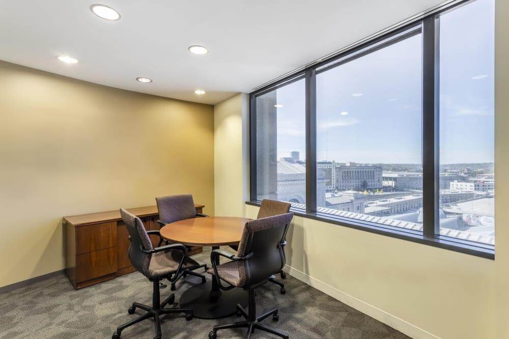 MO, Kansas City - Crown office space - View 5 in Kansas City - internet, office_cleaning, breakout_areas