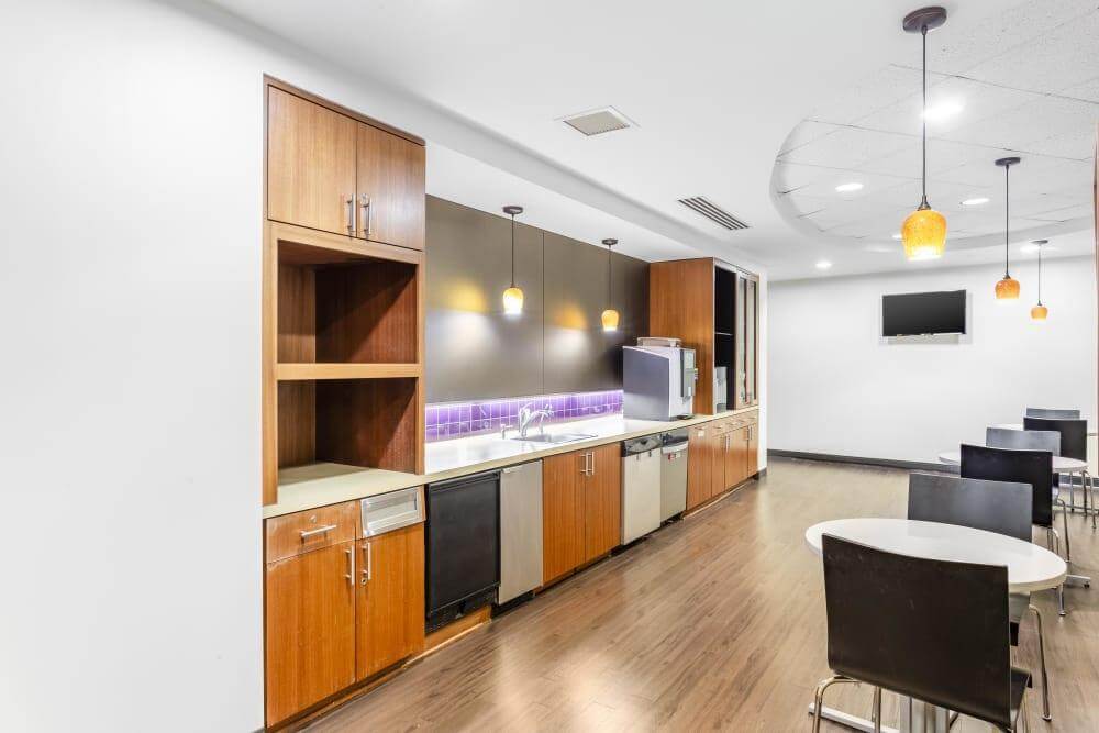 MO, Kansas City - Crown office space - View 6 in Kansas City - internet, office_cleaning, breakout_areas