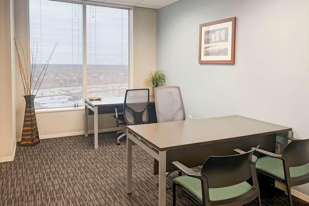 IL, Oak Brook - One Lincoln Centre office space - View 4 in Oakbrook Terrace - internet, office_cleaning, breakout_areas