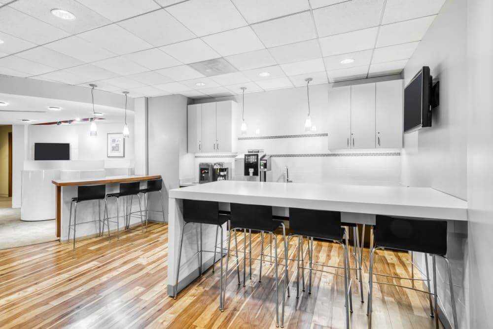 RXR Office Center office space - View 3 in Millburn - internet, office_cleaning, breakout_areas