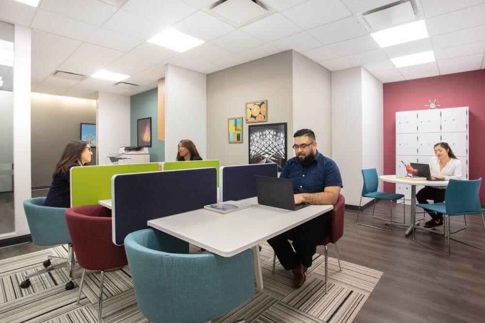 IL, Chicago - 401 North Michigan office space - View 5 in Chicago - internet, office_cleaning, breakout_areas