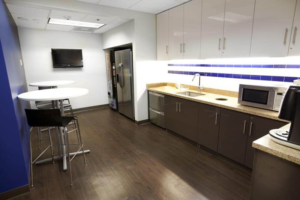 FL, Miami - Brickell Bayview Center office space - View 5 in Miami - internet, office_cleaning, breakout_areas