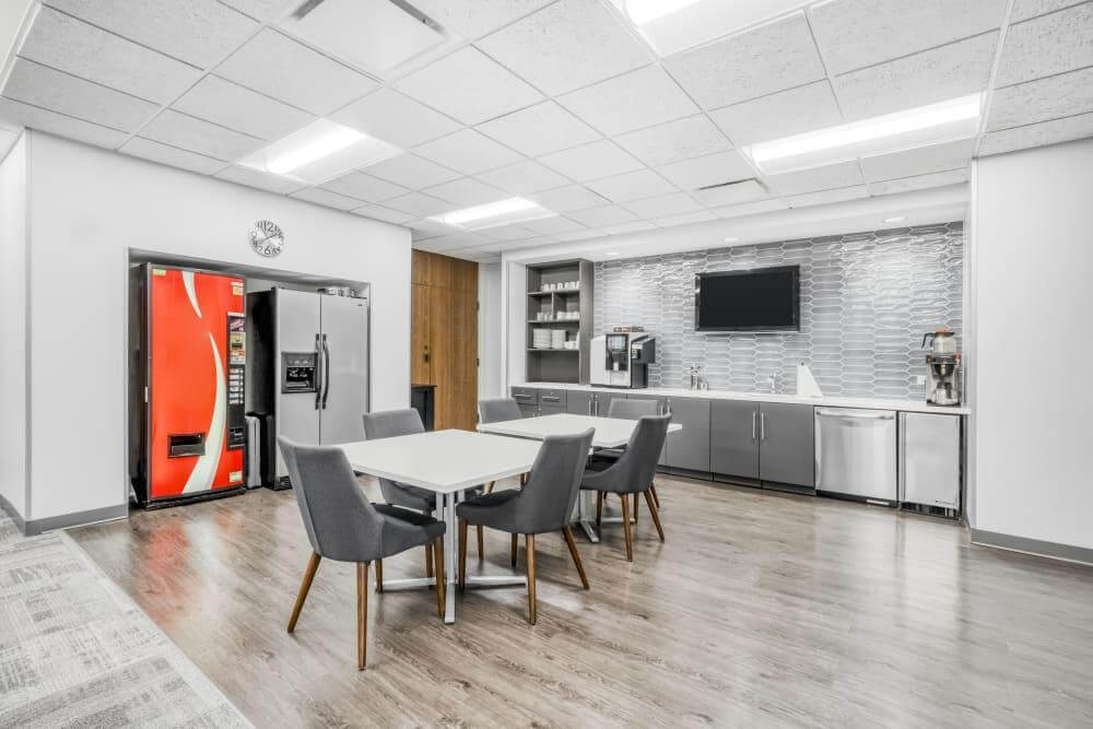 IL, Schaumburg - Gateway Executive Park (HQ) office space - View 3 in Schaumburg - internet, office_cleaning, breakout_areas