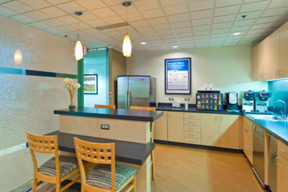 MI, Novi - Crystal Glen (HQ) - Photo 6 MI, Novi - Crystal Glen (HQ) office space - View 6 in Novi - internet, office_cleaning, breakout_areas