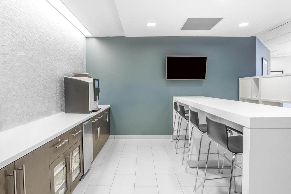 CA, Redwood City - Twin Dolphin Drive office space - View 6 in Redwood City - internet, office_cleaning, breakout_areas