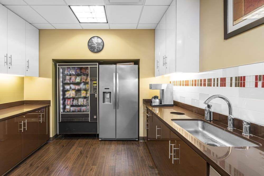 NJ, Hamilton - 100 Horizon office space - View 2 in Hamilton Township - internet, office_cleaning, breakout_areas