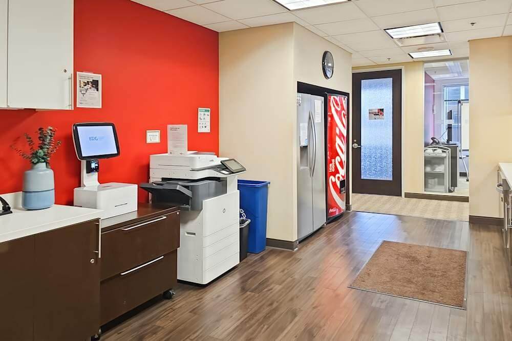 IA, Des Moines - Hub Tower office space - View 3 in Des Moines - internet, office_cleaning, breakout_areas