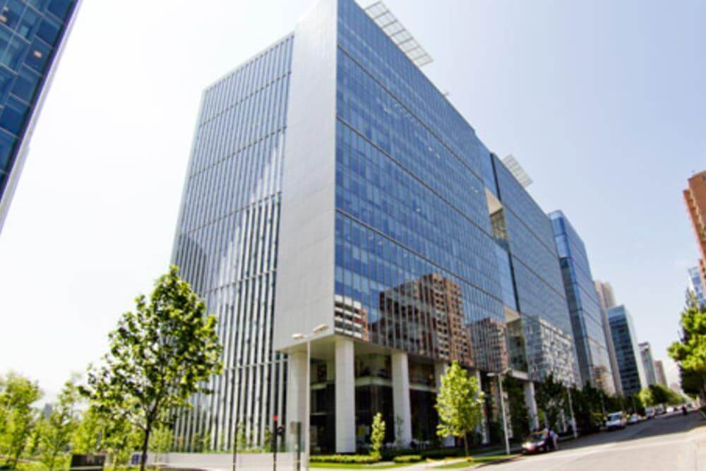 Santiago, Cerro El Plomo office space - View 2 in Maipú - internet, office_cleaning, breakout_areas