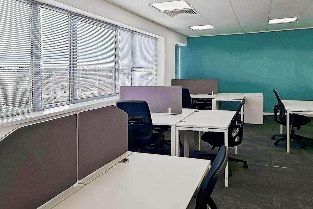 CRAWLEY, Station Way - Pinnacle - Office space in Crawley, England