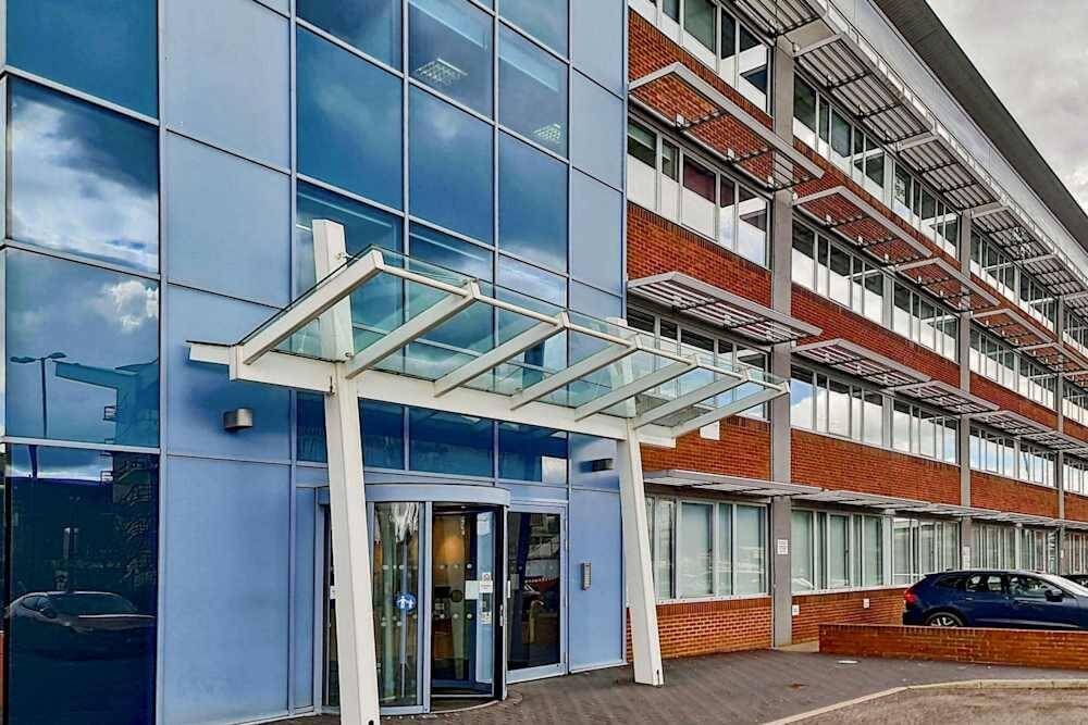 CRAWLEY, Station Way - Pinnacle office space - View 2 in Crawley - internet, office_cleaning, breakout_areas