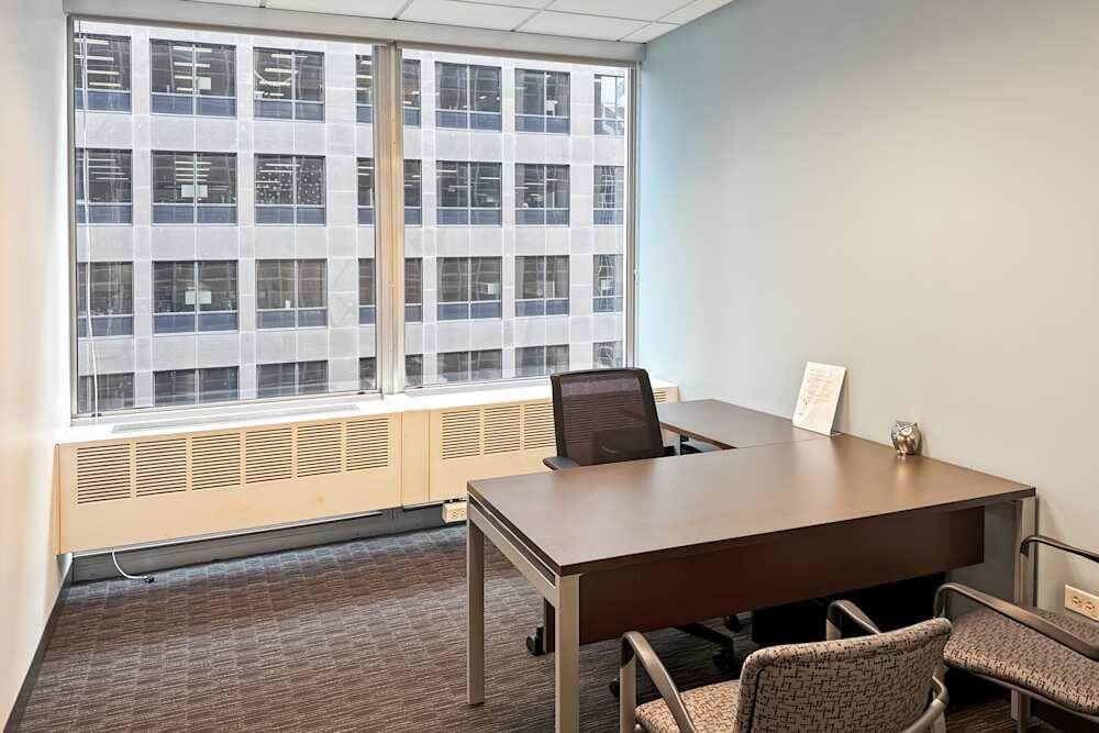 IL, Chicago - 111 W. Jackson office space - View 4 in Chicago - internet, office_cleaning, breakout_areas