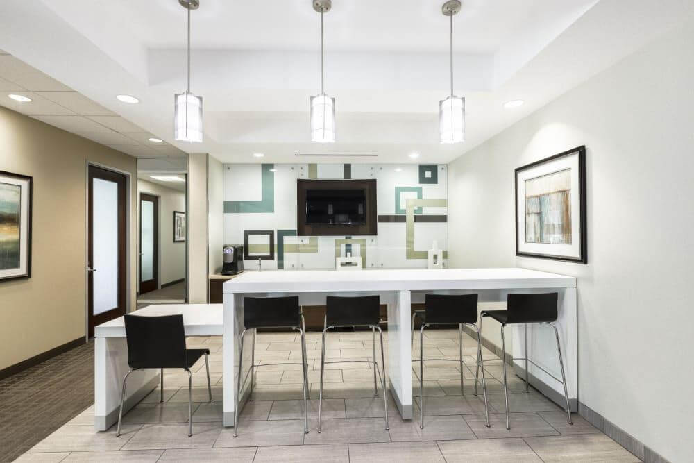 CA, Escondido - La Terraza Corporate Plaza office space - View 2 in Escondido - internet, office_cleaning, breakout_areas