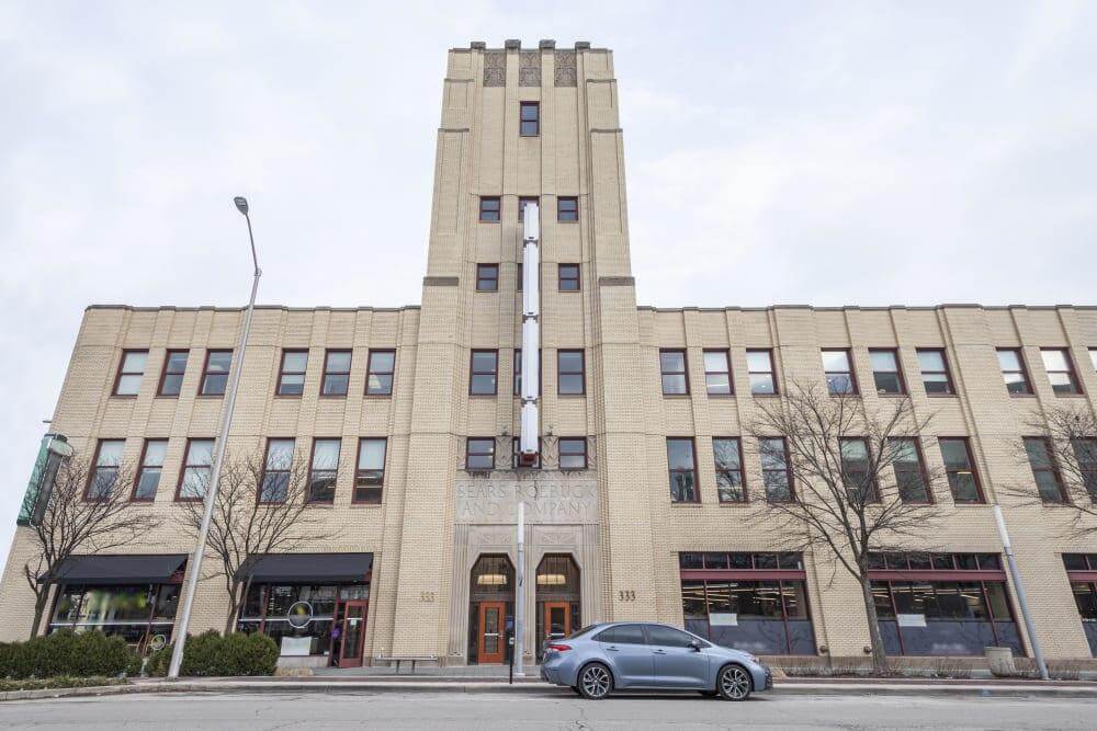 IN, Indianapolis - Lockerbie Marketplace office space - View 2 in Indianapolis - internet, office_cleaning, breakout_areas