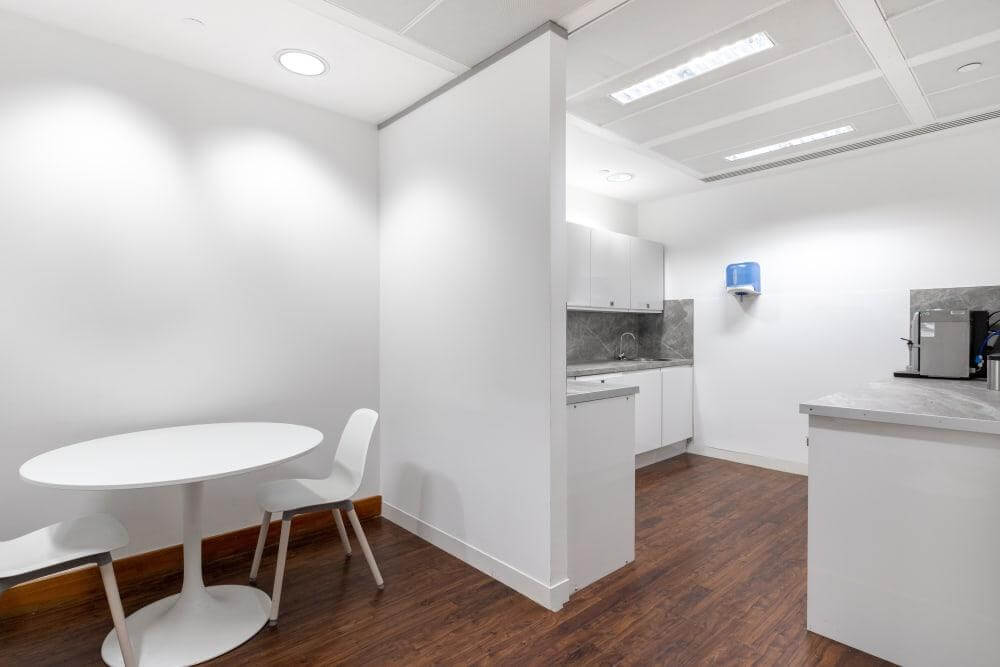 LONDON, Richmond Station, Kew Road - Office space in London, England