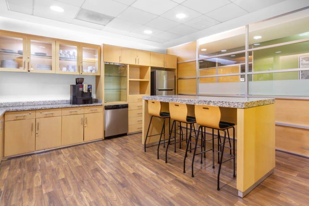 MEXICO CITY, Regus Palmas Torre Esmeralda II office space - View 4 in Ciudad de México - internet, office_cleaning, breakout_areas