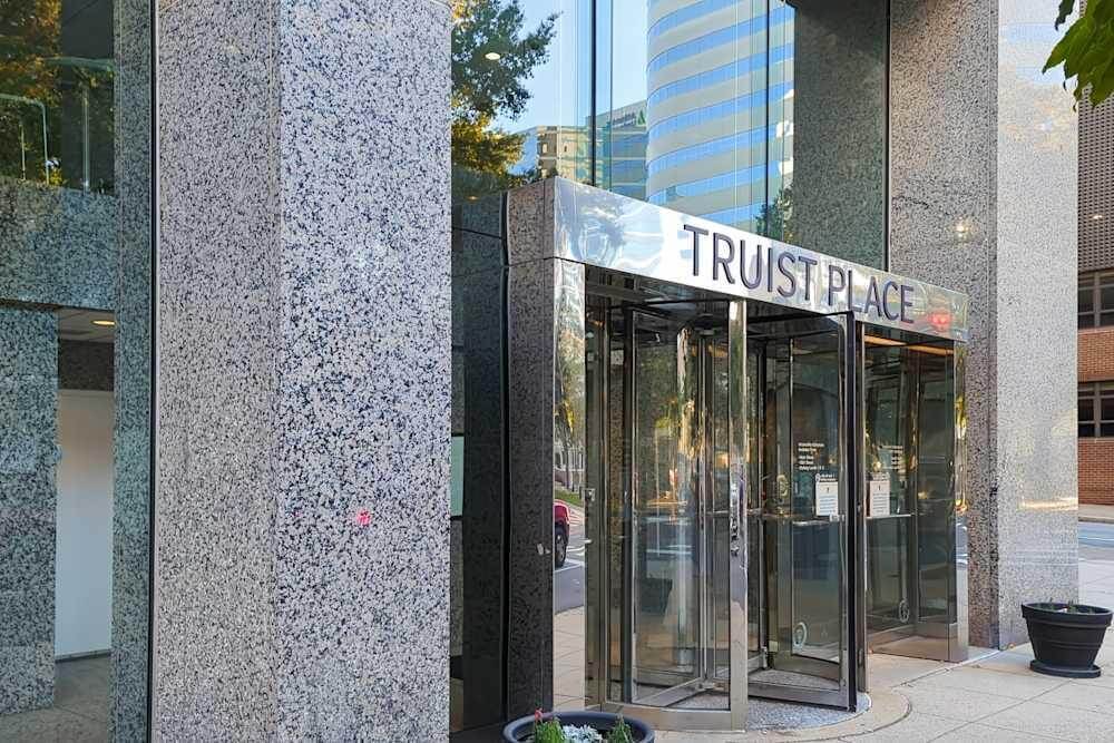 VA, Richmond - Truist Place Downtown - Photo 3 VA, Richmond - Truist Place Downtown office space - View 3 in Richmond - internet, office_cleaning, breakout_areas