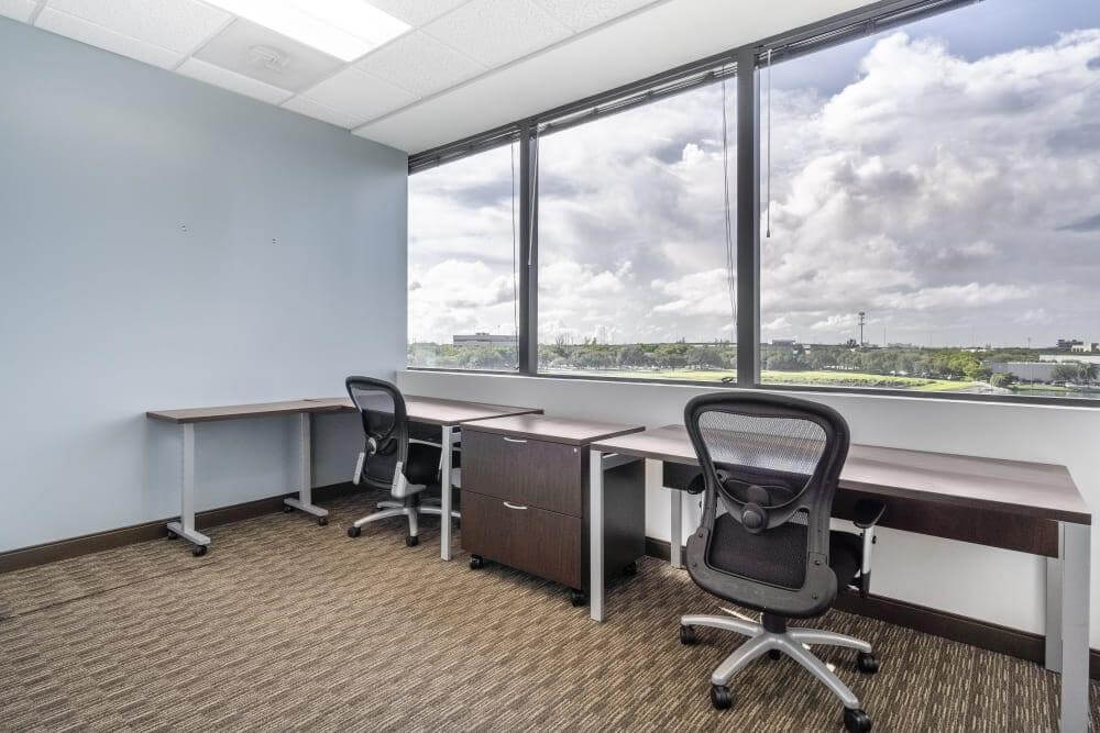 FL, Miami Lakes - Miami Lakes West office space - View 5 in Hialeah - internet, office_cleaning, breakout_areas
