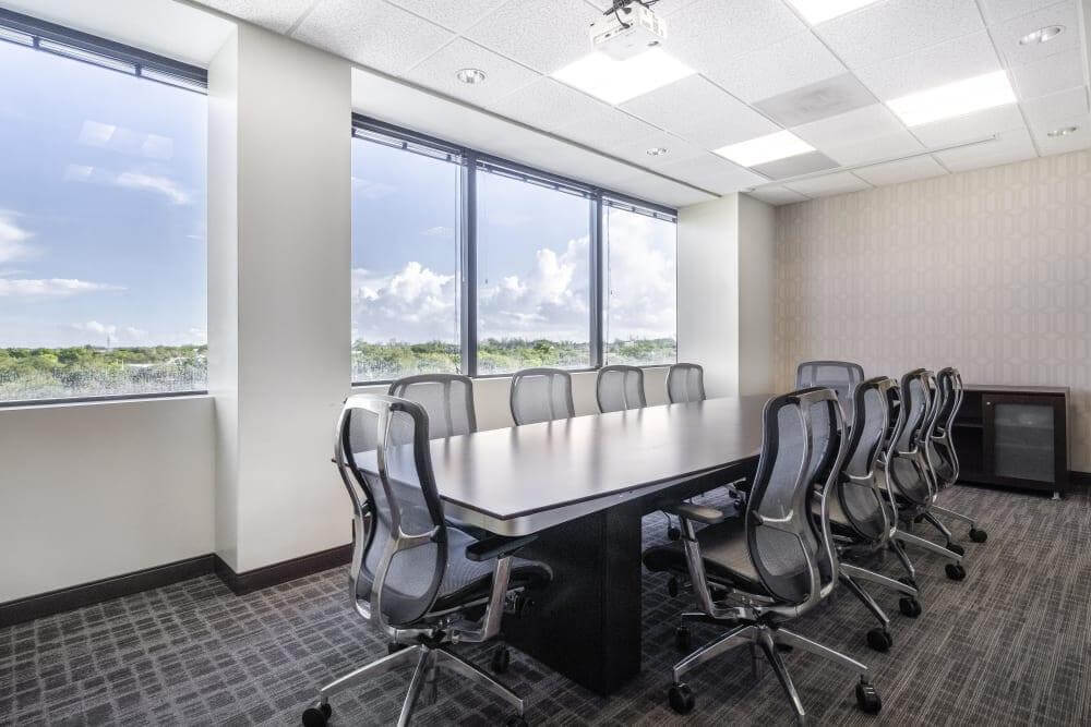 FL, Miami Lakes - Miami Lakes West office space - View 4 in Hialeah - internet, office_cleaning, breakout_areas