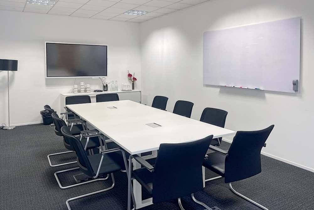 BRACKNELL, Arlington Square office space - View 2 in Bracknell - internet, office_cleaning, breakout_areas