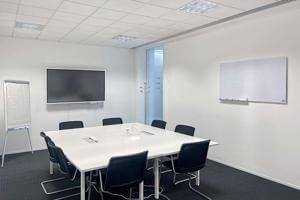 BRACKNELL, Arlington Square