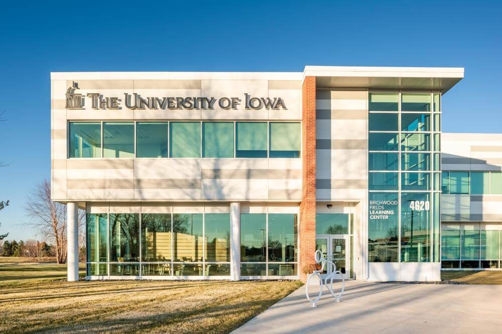 IA, Davenport - Birchwood Office Building office space - View 5 in Davenport - internet, office_cleaning, breakout_areas