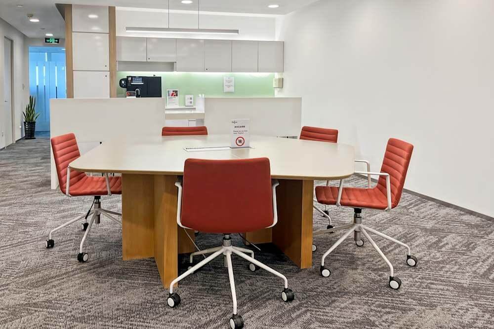 Huaihai Plaza office space - View 5 in Huang Pu Qu - internet, office_cleaning, breakout_areas