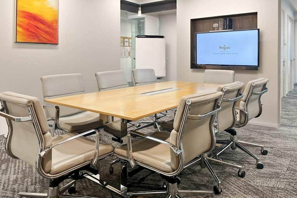 Huaihai Plaza office space - View 3 in Huang Pu Qu - internet, office_cleaning, breakout_areas