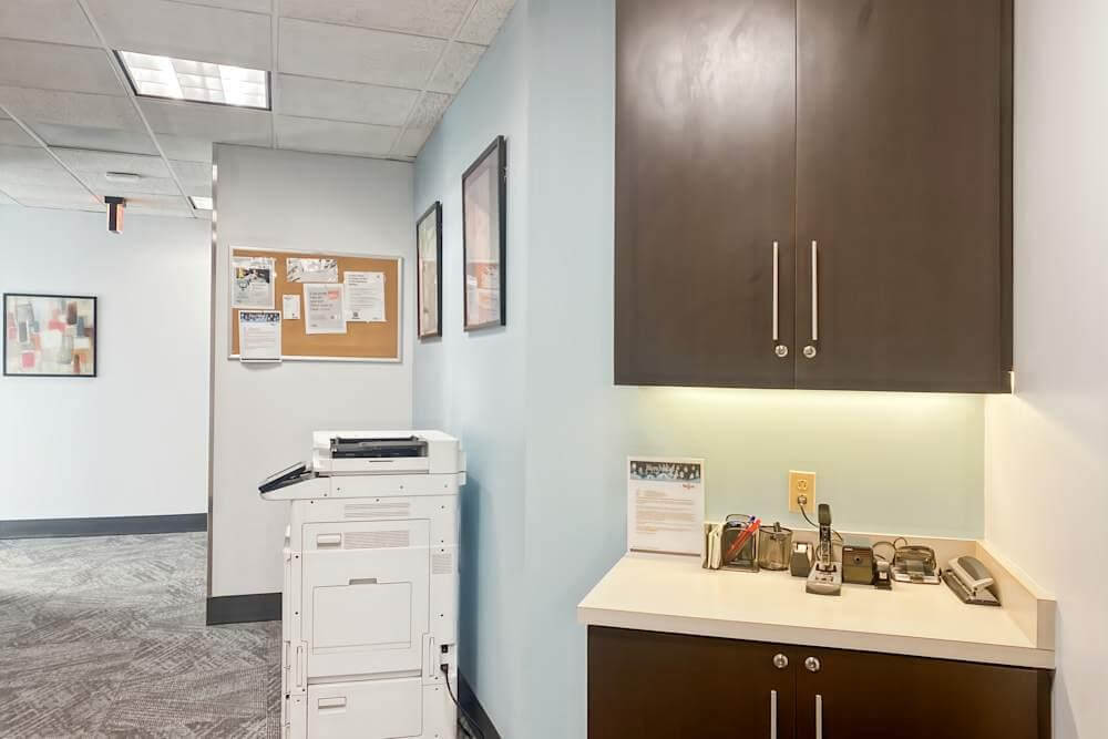 LA, New Orleans - St Charles and Poydras - Photo 4 LA, New Orleans - St Charles and Poydras office space - View 4 in New Orleans - internet, office_cleaning, breakout_areas