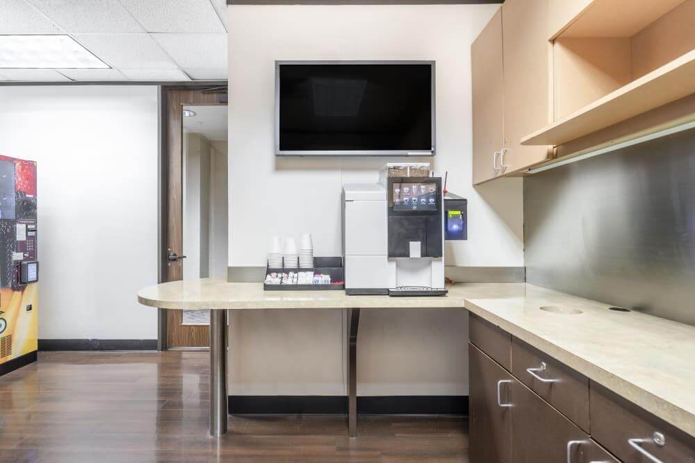 TX, Houston - River Oaks office space - View 6 in Houston - internet, office_cleaning, breakout_areas