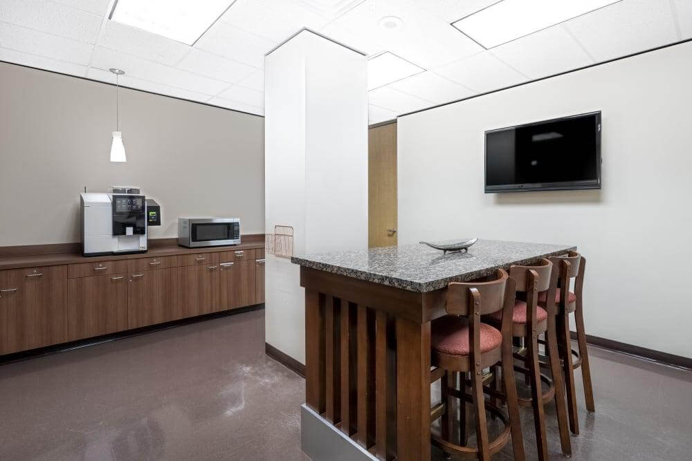 TX, San Antonio - One Riverwalk Place office space - View 3 in San Antonio - internet, office_cleaning, breakout_areas