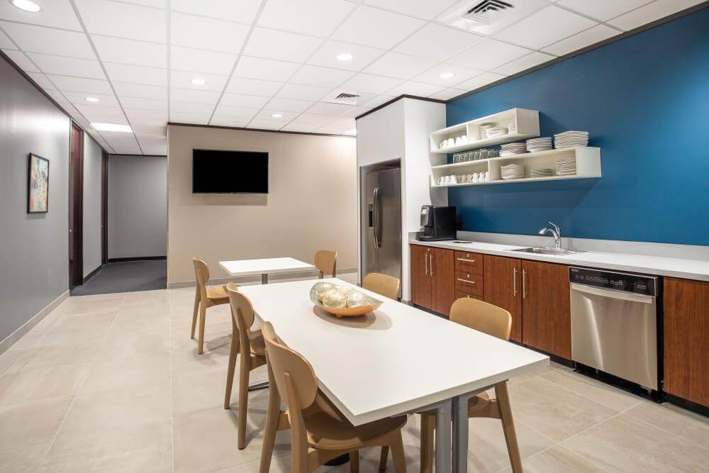 LA, New Orleans - Energy Centre Building office space - View 3 in New Orleans - internet, office_cleaning, breakout_areas