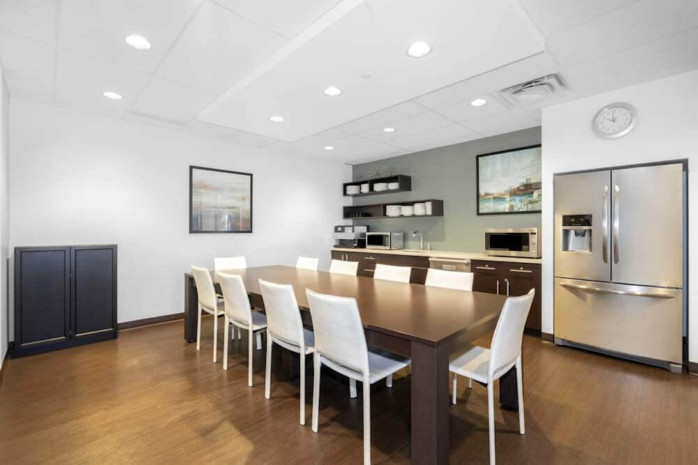 QC, Montreal - Place D'Armes office space - View 5 in Montréal - internet, office_cleaning, breakout_areas