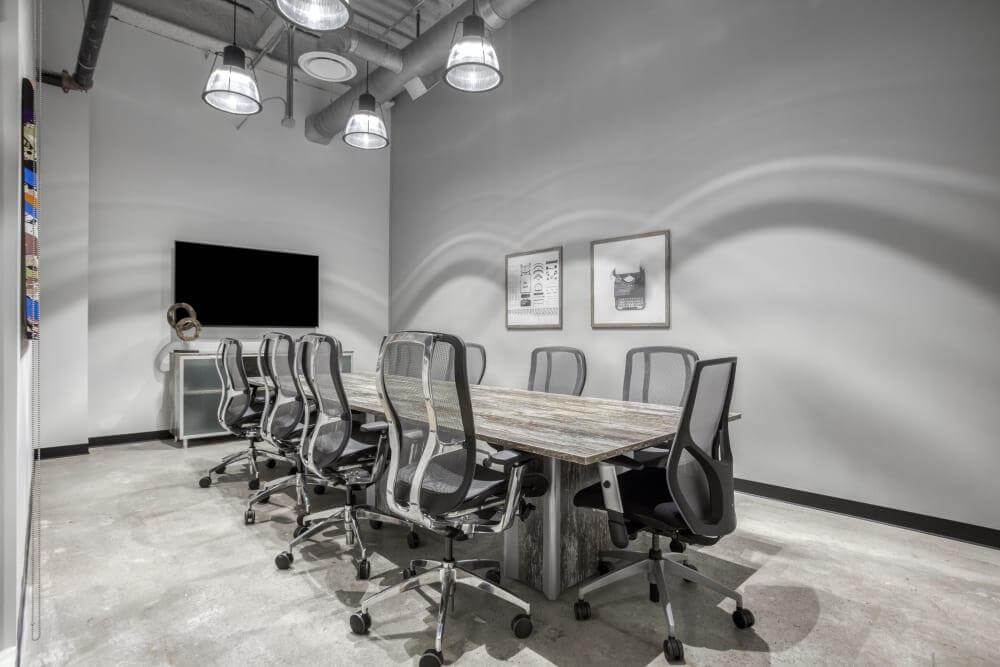 IL, Chicago - Hyde Park office space - View 4 in Chicago - internet, office_cleaning, breakout_areas