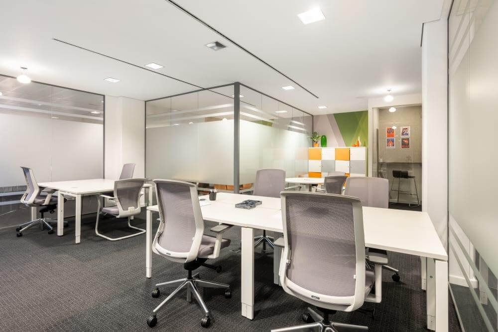 BRUSSELS, IT Tower - Photo 3 BRUSSELS, IT Tower office space - View 3 in Bruxelles - internet, office_cleaning, breakout_areas