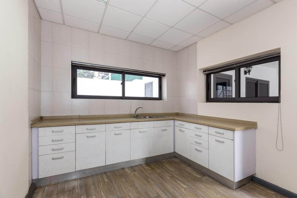 ACCRA, Airport Residential Area office space - View 2 in Accra - internet, office_cleaning, breakout_areas