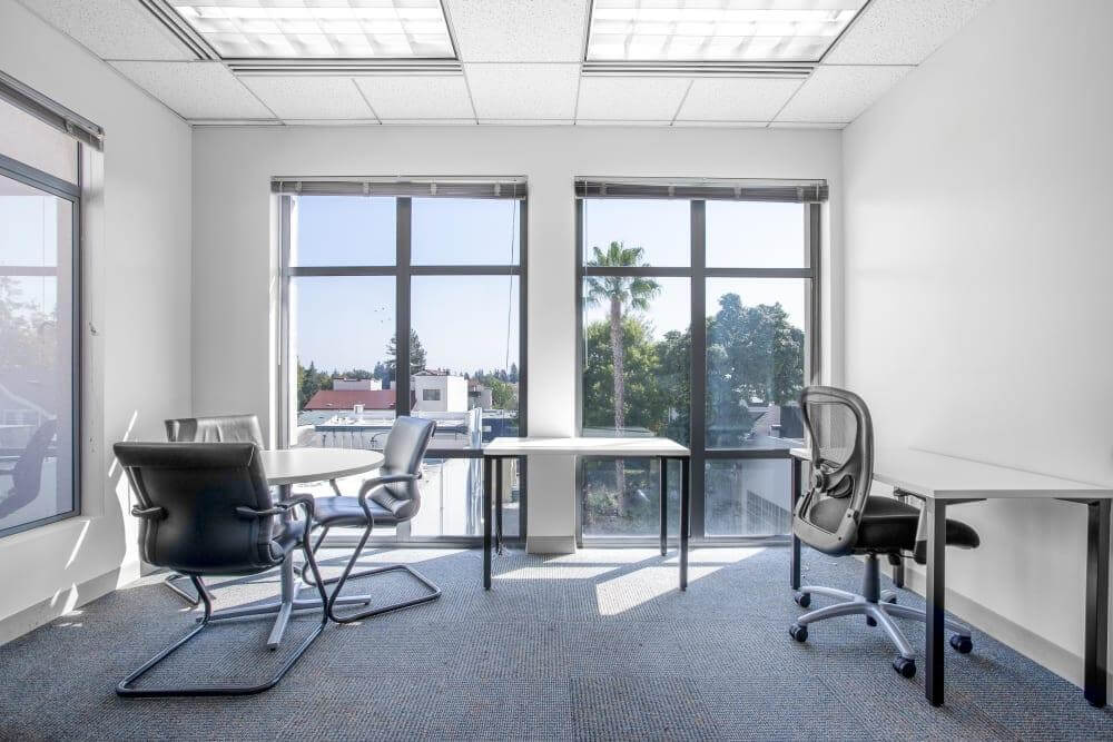 CA, Palo Alto - Hamilton Avenue - Office space in Palo Alto, California