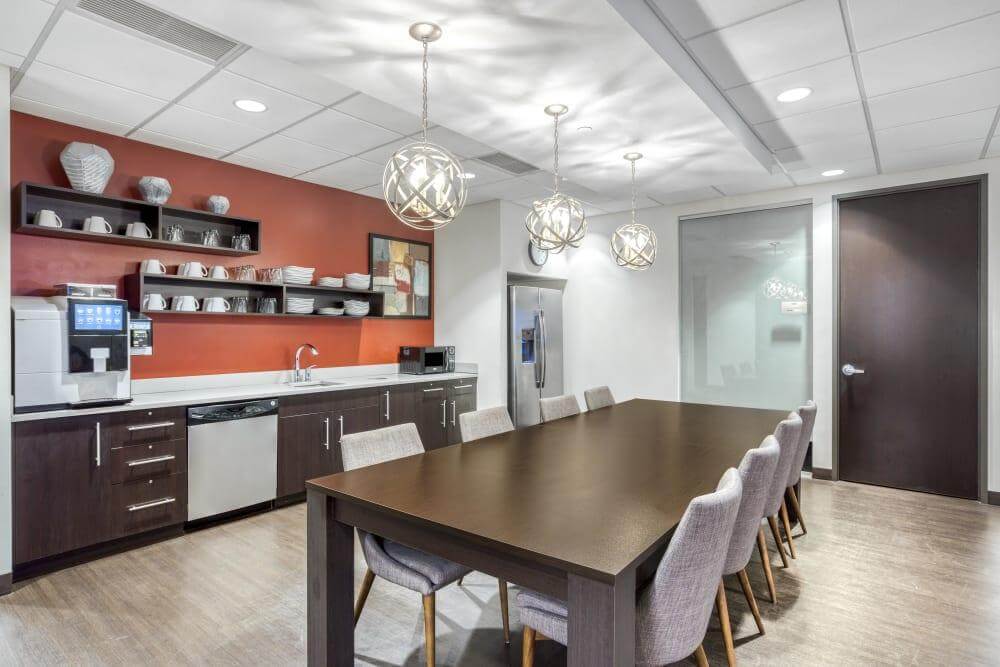 NY, Hicksville - Hicksville office space - View 4 in Hicksville - internet, office_cleaning, breakout_areas