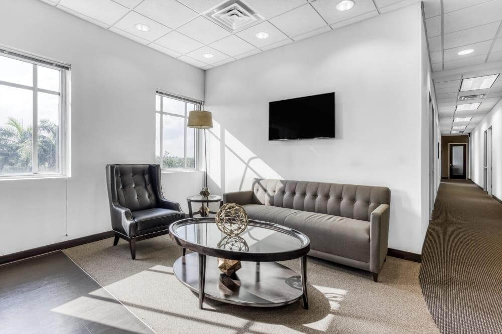 Emerald View office space - View 6 in West Palm Beach - internet, office_cleaning, breakout_areas