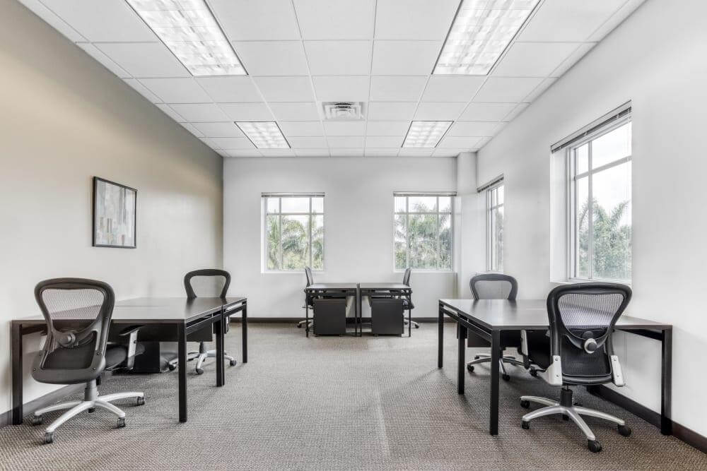 Emerald View office space - View 4 in West Palm Beach - internet, office_cleaning, breakout_areas