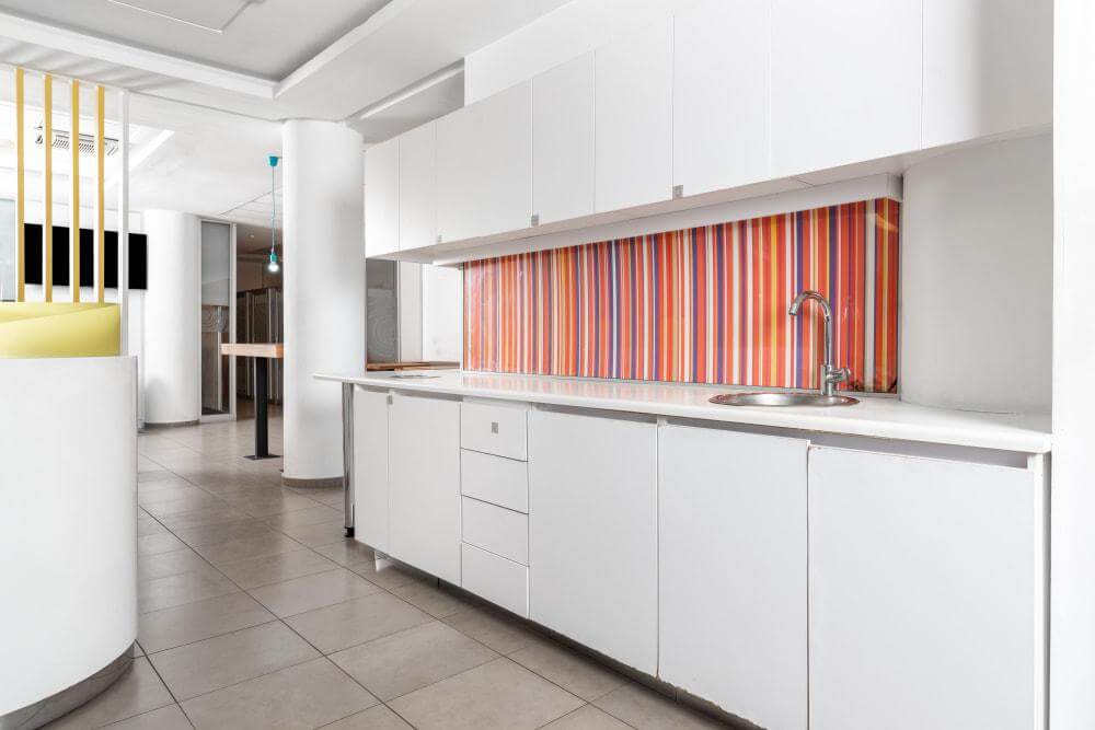 ABIDJAN, XL Plateau office space - View 5 - internet, office_cleaning, breakout_areas