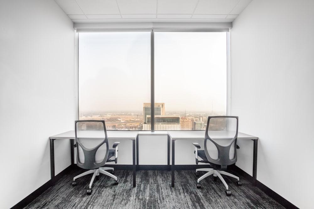 CA, Sacramento - 500 Capitol Mall office space - View 2 in Sacramento - internet, office_cleaning, breakout_areas